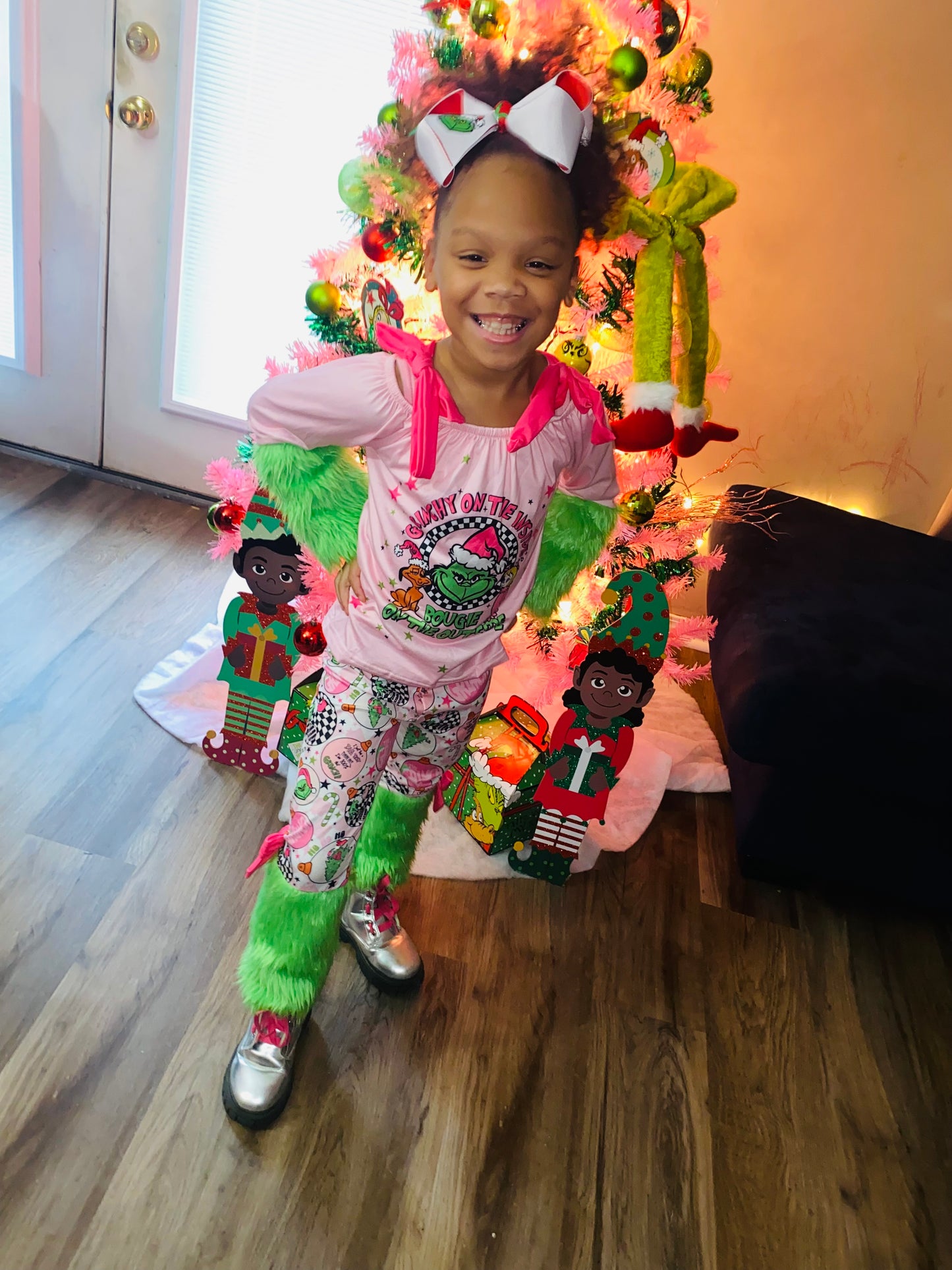 Grinch Holiday Fuzzy Sleeve Set